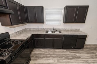15 Santa Barbara Dr in Manvel, TX - Building Photo - Building Photo