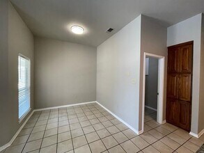 2217 Ragland Rd in Mansfield, TX - Foto de edificio - Building Photo