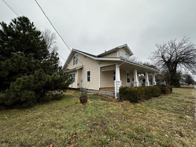 property at 304 N Roney St
