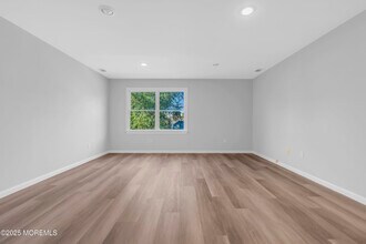 213 Main St in Keansburg, NJ - Building Photo - Building Photo