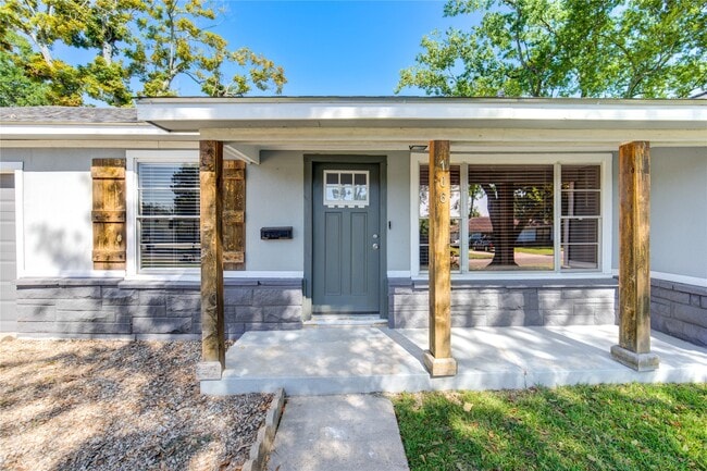 106 Scott St in Baytown, TX - Building Photo - Building Photo