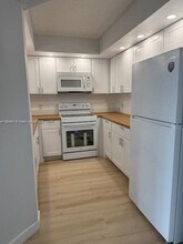 1001 SW 128th Terrace in Pembroke Pines, FL - Building Photo - Building Photo