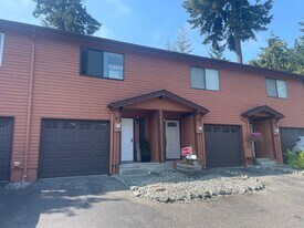 690 NW Atalanta Way in Oak Harbor, WA - Building Photo