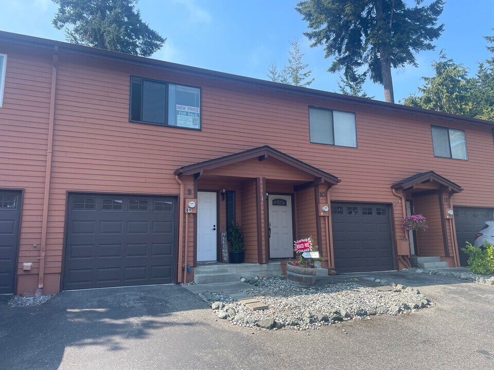 690 NW Atalanta Way in Oak Harbor, WA - Building Photo