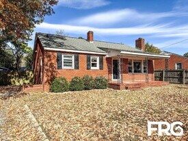1204 Franklin Dr in Greenville, NC - Building Photo