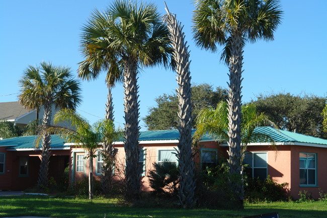 200 Palmetto Ave in Rockport, TX - Foto de edificio - Building Photo