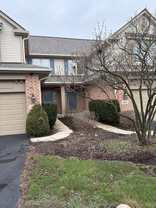 1865 Westleigh Dr in Glenview, IL - Foto de edificio