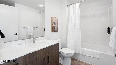 8511 15th Ave NW, Unit 334 in Seattle, WA - Foto de edificio - Building Photo