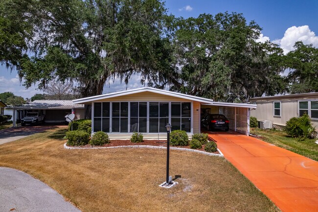 Water Oak Country Club Estates in Lady Lake, FL - Building Photo - Building Photo