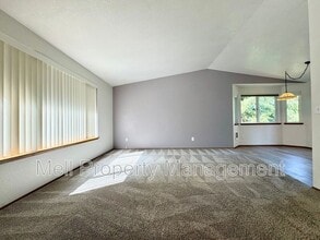 71 E Rainbow Dr in Shelton, WA - Building Photo - Building Photo