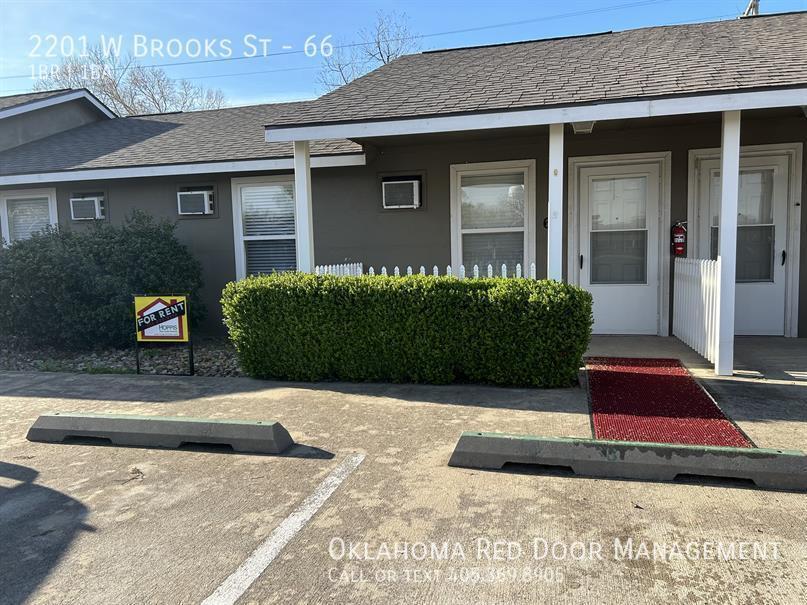 2201 W Brooks St in Norman, OK - Building Photo