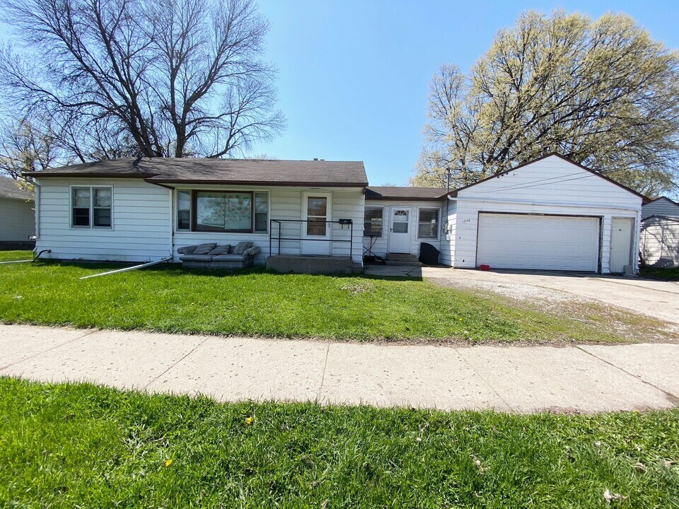 1236 11th St N in Fargo, ND - Building Photo