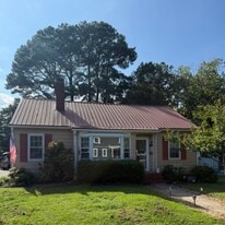 102 Harrison Ave in Wyoming, DE - Building Photo