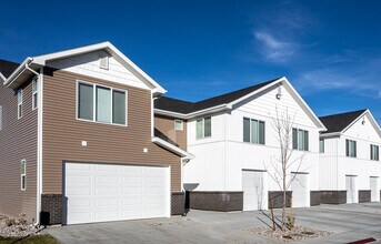 VALO at Olive Plaza in Idaho Falls, ID - Foto de edificio - Building Photo