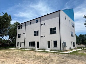 3052 Dunvale Rd in Houston, TX - Building Photo - Building Photo