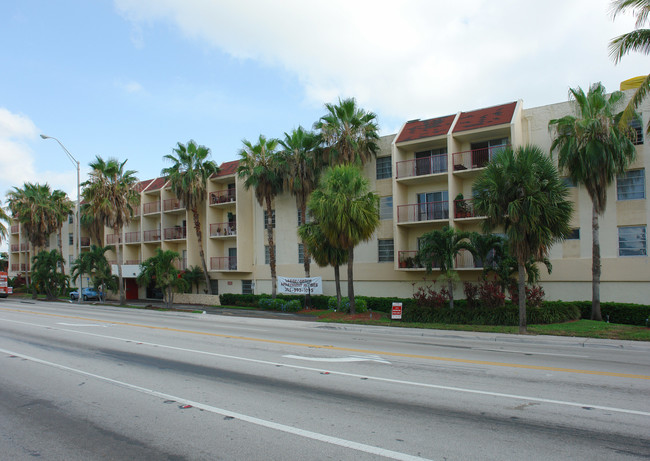 Courtyard at the Park in North Miami, FL - Building Photo - Building Photo