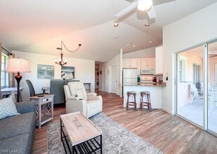 441 Quail Forest Blvd, Unit 410 in Naples, FL - Foto de edificio - Building Photo