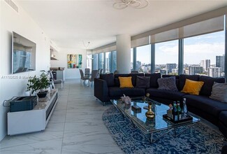 601 NE 36th St, Unit 2101 in Miami, FL - Building Photo - Building Photo