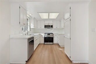 9619 Olive St, Unit 1233 in Bellflower, CA - Building Photo - Building Photo