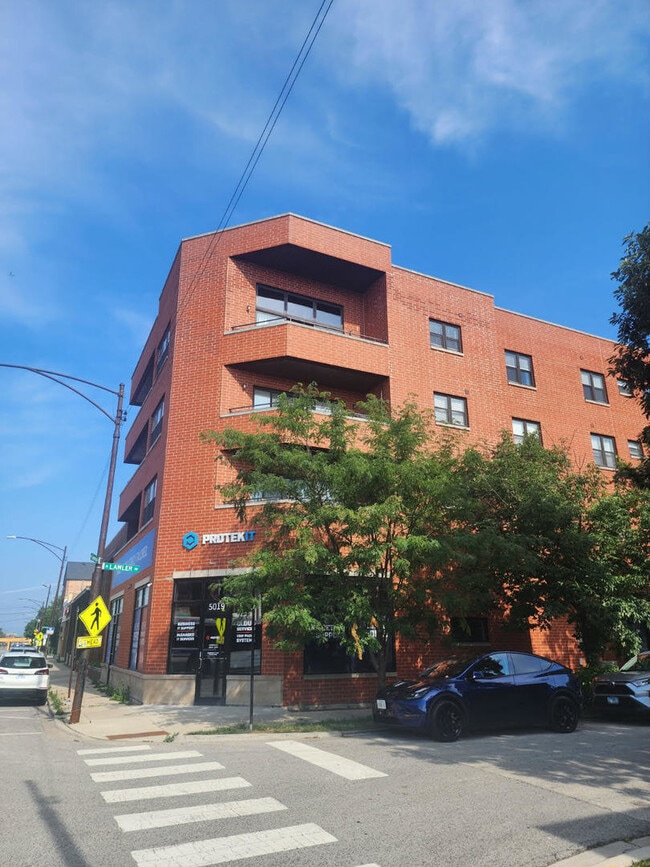 property at 5019 W Lawrence Ave
