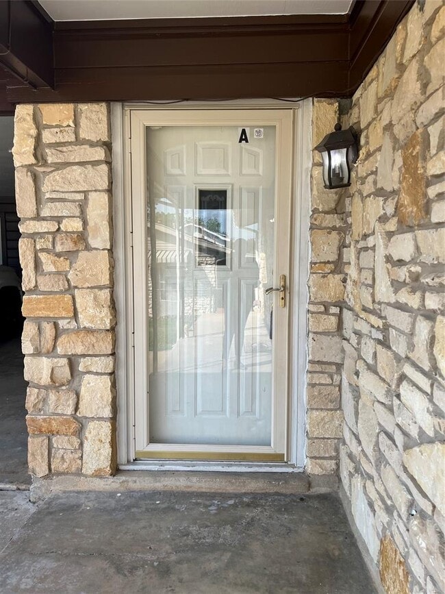 7406 Southgate Ln in Austin, TX - Building Photo - Building Photo