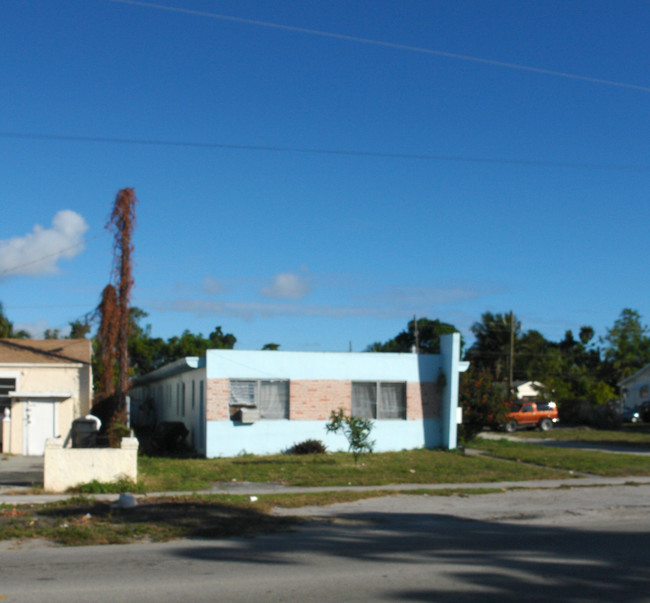 2337 Fillmore St in Hollywood, FL - Building Photo - Building Photo