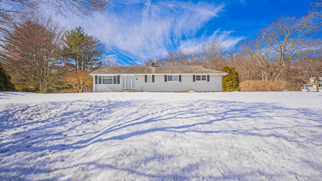 188 Wheelers Farm Rd in Milford, CT - Building Photo