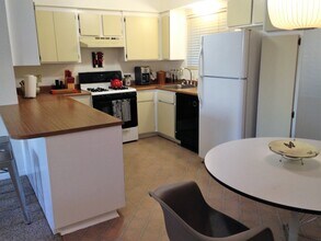 111 Newport Ave in Grover Beach, CA - Building Photo - Building Photo