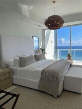 18671 Collins Ave, Unit 3301 in Sunny Isles Beach, FL - Building Photo - Building Photo