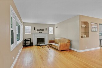 8918 Parkside Ave in Morton Grove, IL - Building Photo - Building Photo