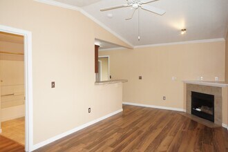 15062 NW Central Dr in Portland, OR - Building Photo - Building Photo