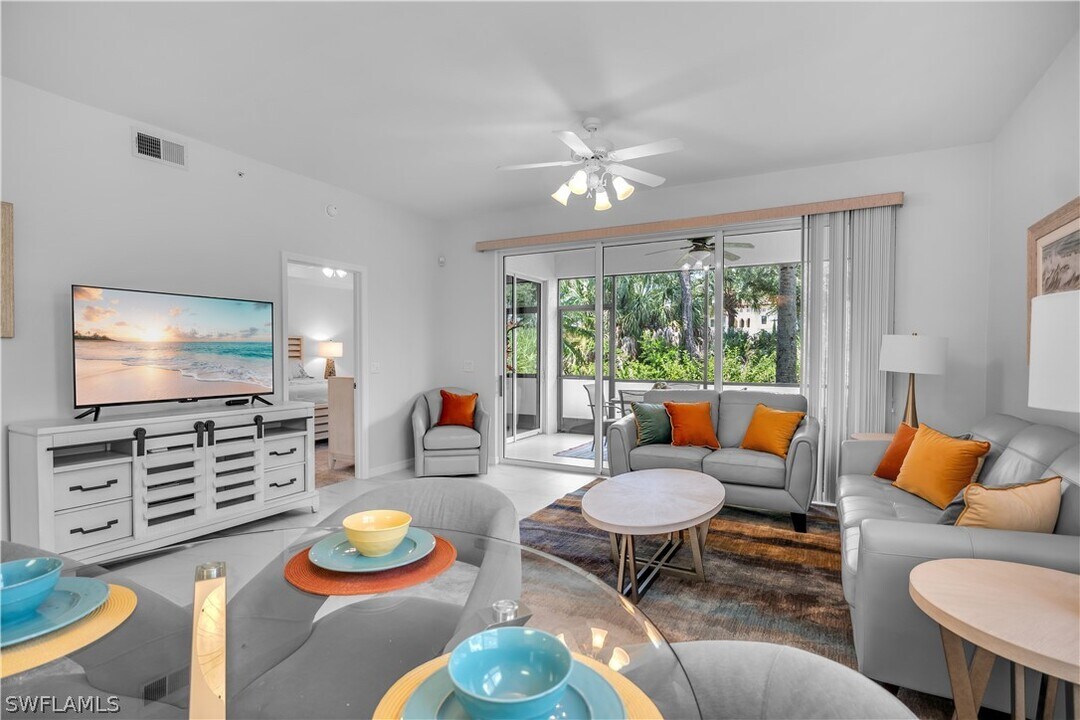 20922 Island Sound Cir in Estero, FL - Foto de edificio