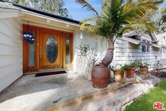 29051 Pacific Coast Hwy in Malibu, CA - Building Photo - Building Photo