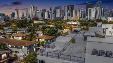 545 SW 11th St, Unit 308 in Miami, FL - Building Photo - Building Photo