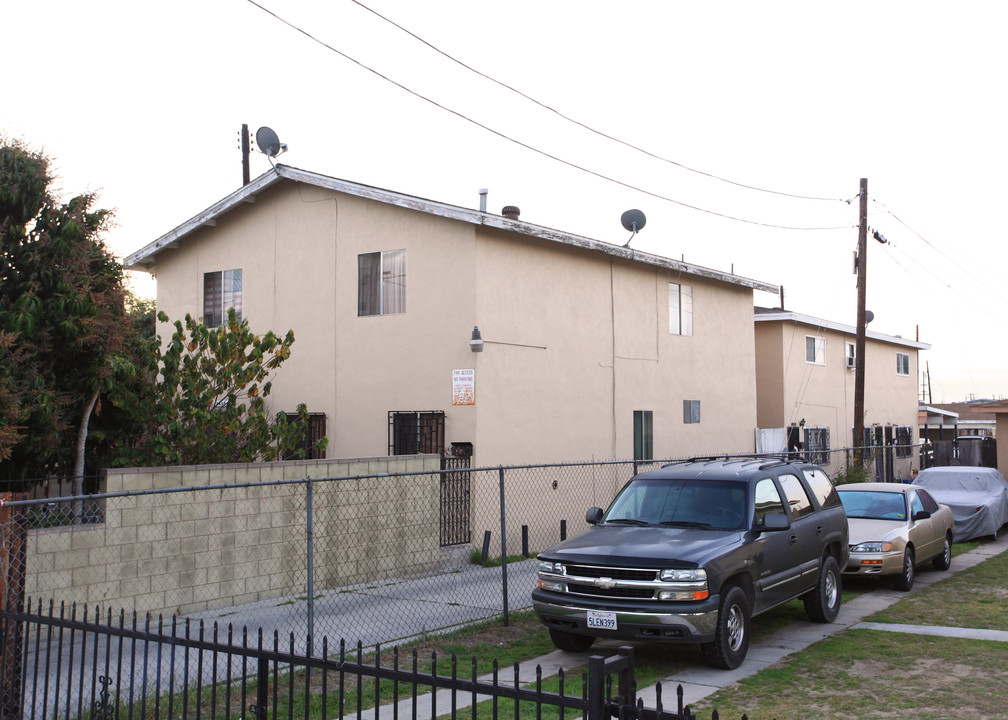 4842 Elizabeth St in Bell, CA - Foto de edificio