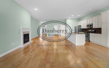 14866 Lake Winds Dr in Perrysburg, OH - Building Photo - Building Photo