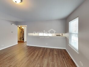 2402 Wild Cherry Ct in Aurora, IL - Building Photo - Building Photo