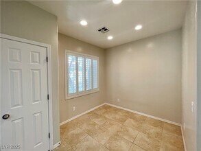 7421 Ravines Ave in Las Vegas, NV - Building Photo - Building Photo