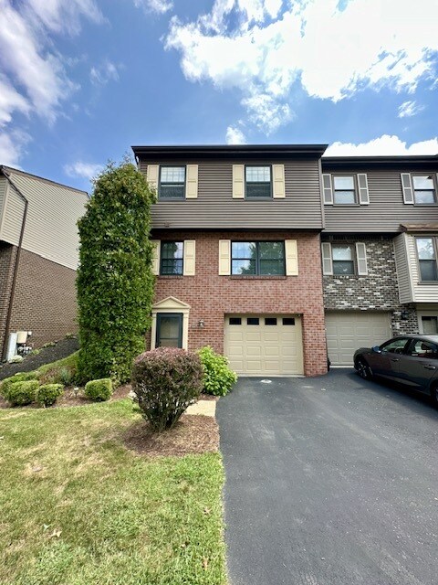 7351 Beacon Hill Dr in Pittsburgh, PA - Building Photo