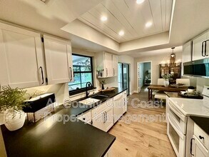 6366 Bikini Rd in Sarasota, FL - Building Photo - Building Photo