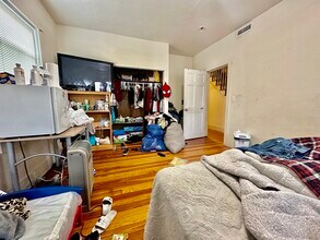 17 Stratton Ter in Waltham, MA - Building Photo - Building Photo
