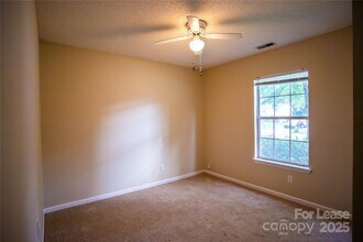 322 Cottonwood Park Dr in Charlotte, NC - Building Photo - Building Photo