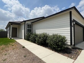 3857 Ivy Path in Saint Hedwig, TX - Building Photo - Building Photo