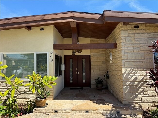 940 Crestview Dr in Pasadena, CA - Foto de edificio - Building Photo