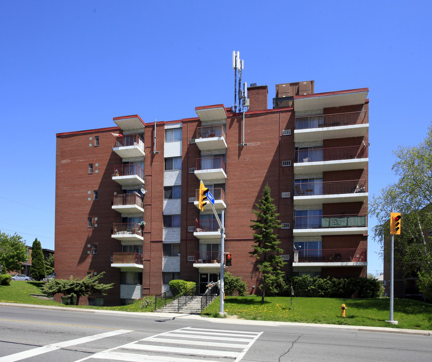 1065 Victoria Park Ave in Toronto, ON - Building Photo