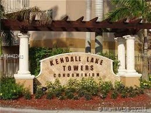 15231 SW 80th St-Unit -Unit301 in Miami, FL - Foto de edificio