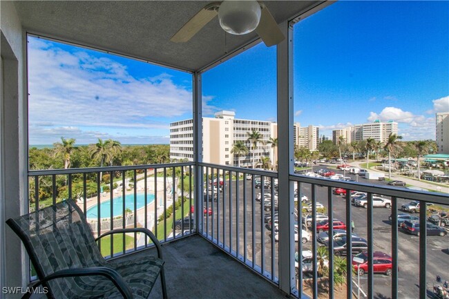 1 Bluebill Ave in Naples, FL - Building Photo - Building Photo