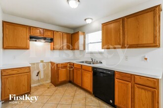 15311 Ruppstock Dr in Missouri City, TX - Foto de edificio - Building Photo