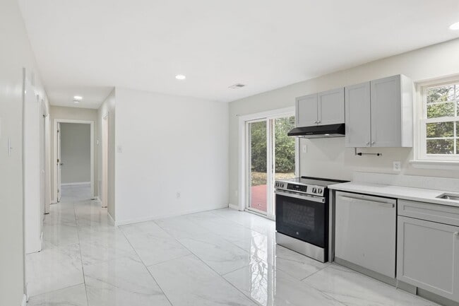 3454 Tamarack Ct in Waldorf, MD - Foto de edificio - Building Photo