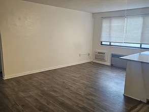 11720 Edgewater Dr, Unit 605 in Lakewood, OH - Building Photo - Building Photo